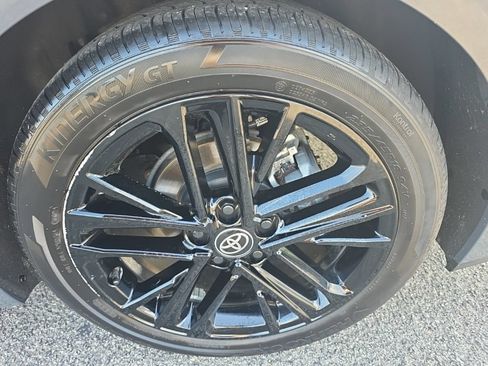 Used 2025 Toyota Camry SE FWD image 6