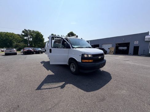 Used 2019 Chevrolet Express 3500 w/ Driver Convenience Package RWD image 38