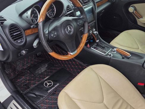 Used 2009 Mercedes-Benz SLK 300 image 9