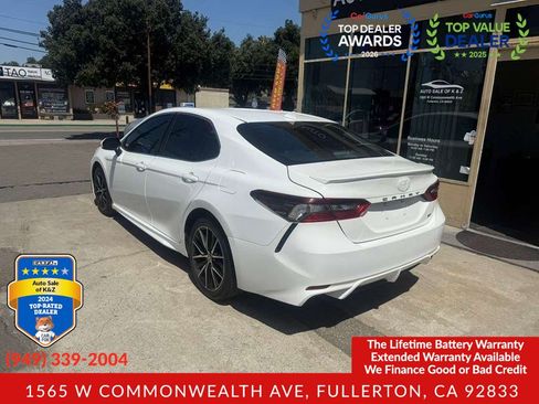 Used 2021 Toyota Camry SE FWD image 4