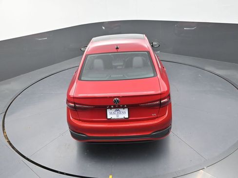 New 2026 Volkswagen Jetta SE FWD image 18