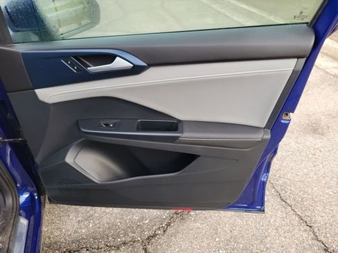 Used 2024 Volkswagen Taos SE image 35