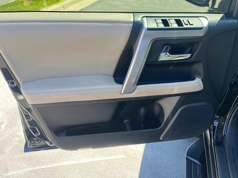 Certified 2022 Toyota 4Runner SR5 Premium w/ Moonroof Package AWD/4WD image 10