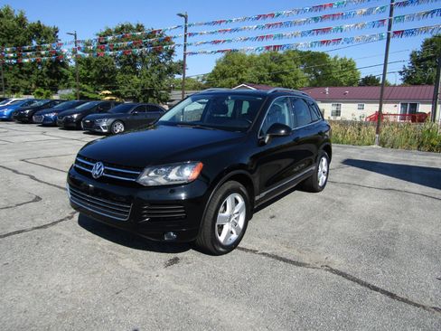 Used 2014 Volkswagen Touareg VR6 image 3