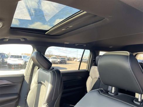 New 2025 Jeep Grand Cherokee L Altitude image 14