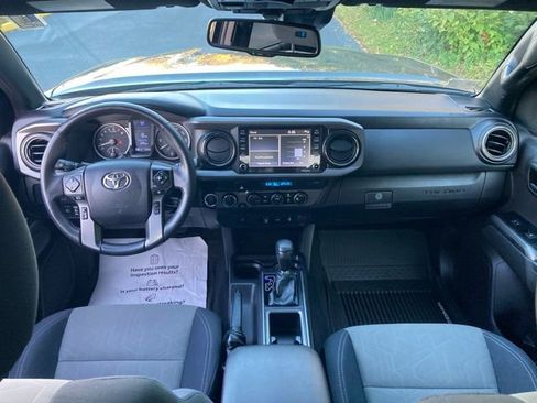 Certified 2021 Toyota Tacoma TRD Off-Road image 26