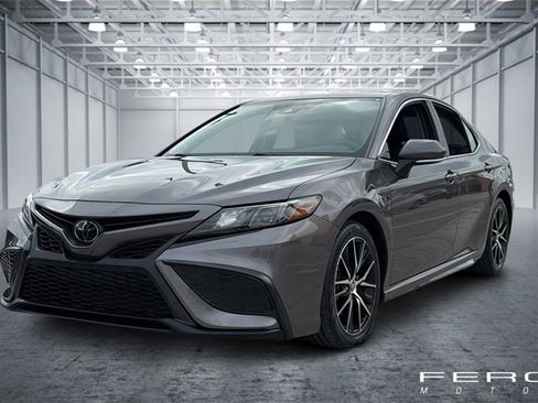 Used 2023 Toyota Camry SE image 1