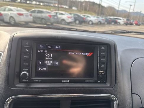 Used 2020 Dodge Grand Caravan SXT FWD image 19