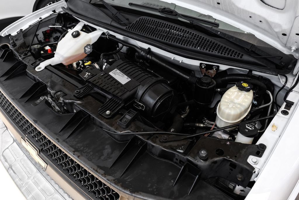 Used 2017 Chevrolet Express 2500 RWD image 42