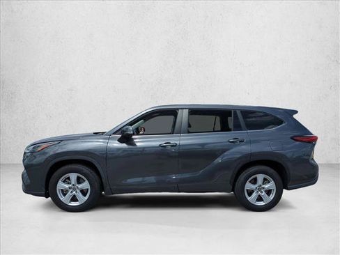Used 2023 Toyota Highlander L FWD image 9