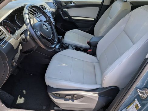 Used 2019 Volkswagen Tiguan SE w/ Panoramic Sunroof Package FWD image 16