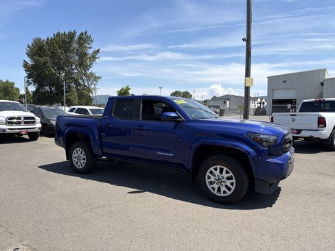 Used 2024 Toyota Tacoma SR5 AWD/4WD image 7