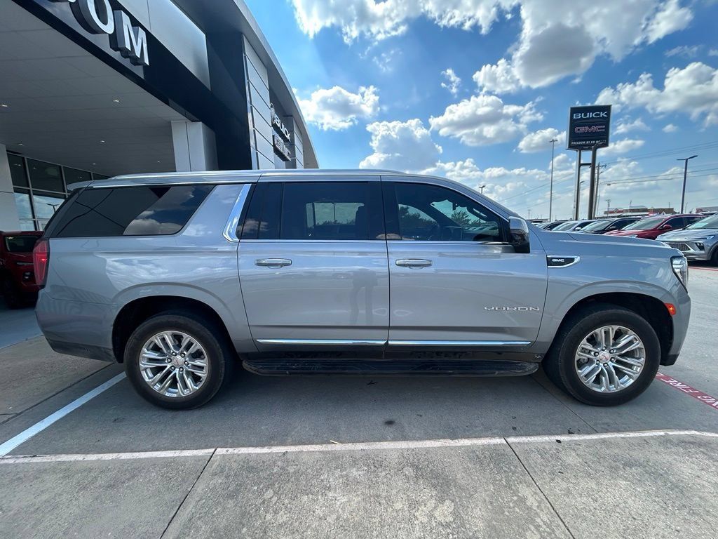 Used 2024 GMC Yukon XL SLT w/ SLT Luxury Package AWD/4WD image 4