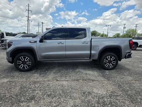 Used 2025 GMC Sierra 1500 AT4 w/ Technology Package AWD/4WD image 4