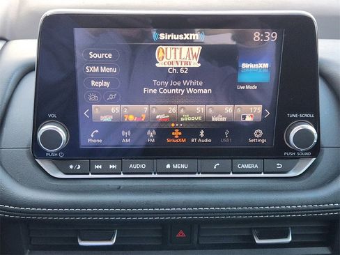 Used 2023 Nissan Rogue SV w/ SV Premium B Package image 12