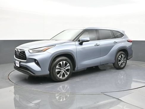 Used 2021 Toyota Highlander XLE FWD image 4