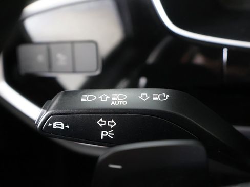 Used 2025 Audi Q3 2.0T Premium image 37