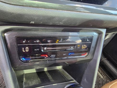 Used 2024 Volkswagen Tiguan SE image 20