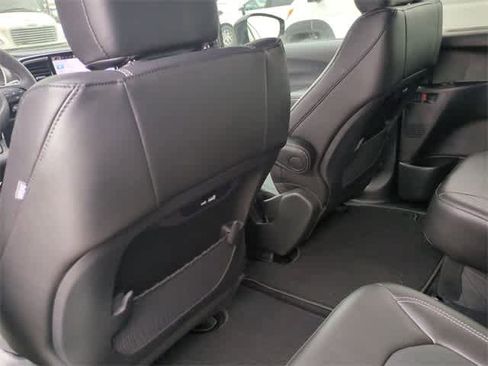 New 2026 Chrysler Pacifica Select w/ S Appearance Package image 19