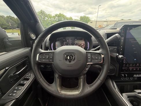 Used 2025 RAM 2500 Limited AWD/4WD image 9
