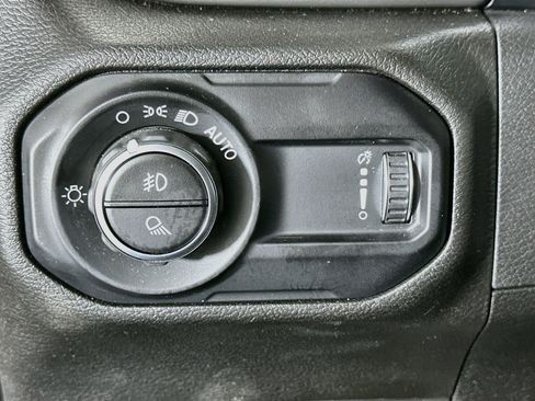 Used 2023 Jeep Gladiator Willys AWD/4WD image 16