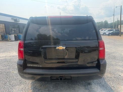 Used 2018 Chevrolet Suburban LT AWD/4WD image 4