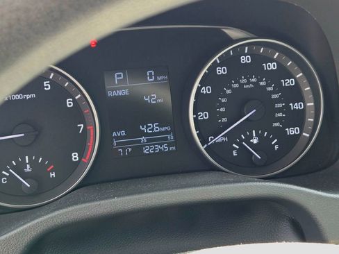 Used 2017 Hyundai Elantra SE image 9