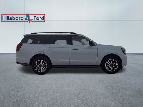 Used 2025 Ford Expedition Active AWD/4WD image 5