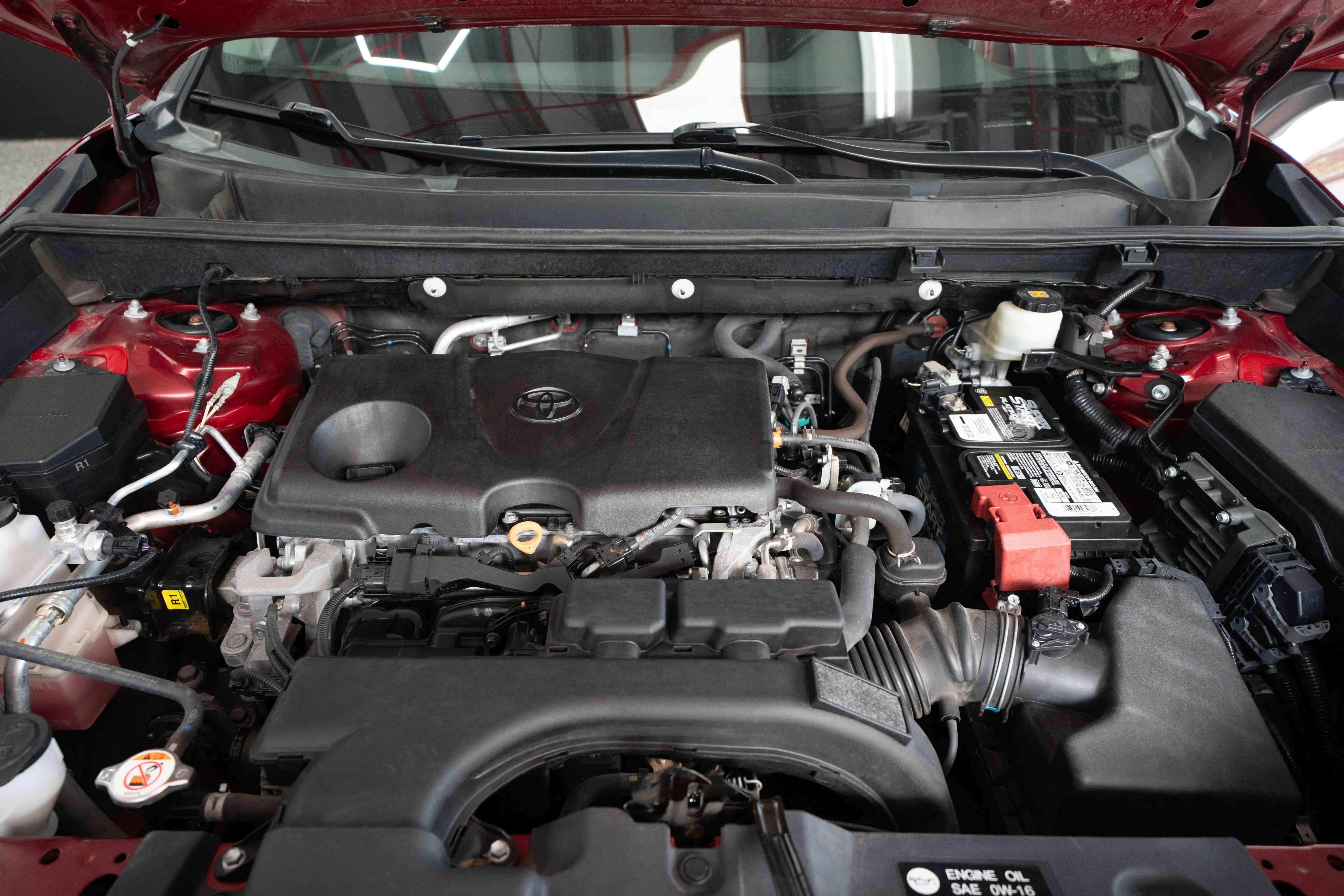 Used 2020 Toyota RAV4 XLE Premium AWD/4WD image 32