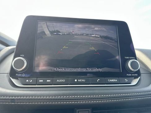 Used 2025 Nissan Rogue S AWD/4WD image 23