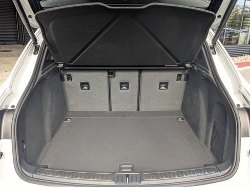 Certified 2026 Porsche Macan image 23