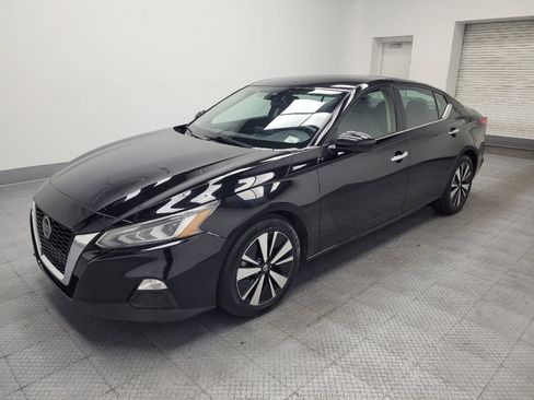Used 2022 Nissan Altima 2.5 SV FWD image 2