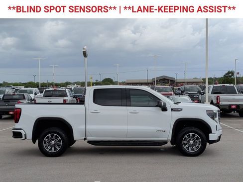Used 2024 GMC Sierra 1500 AT4 w/ Technology Package AWD/4WD image 10