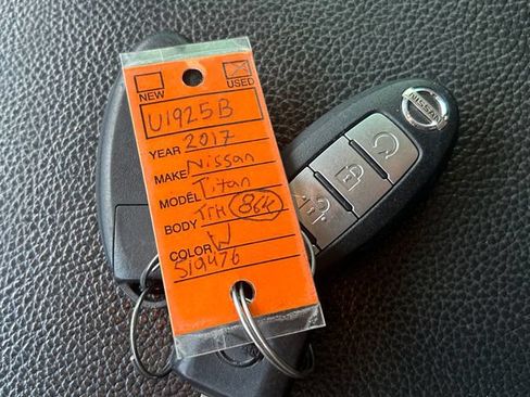 Used 2017 Nissan Titan SL AWD/4WD image 15