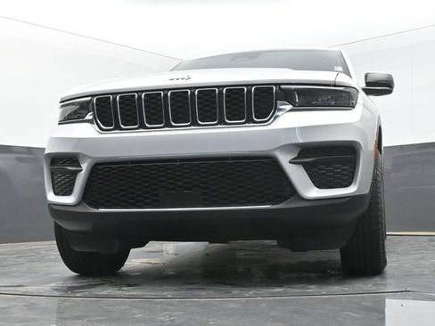Used 2025 Jeep Grand Cherokee Laredo AWD/4WD image 43