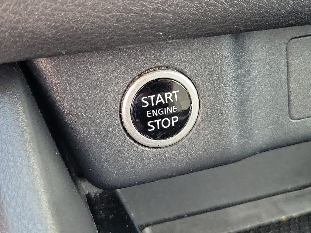 Certified 2023 Nissan Rogue SV FWD image 29