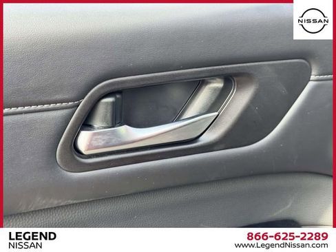 Used 2023 Nissan Pathfinder SL image 16