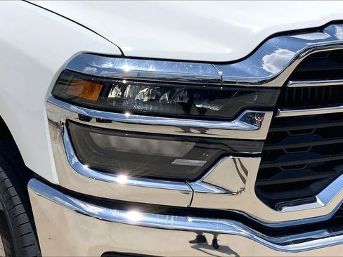 Used 2025 RAM 2500 Big Horn AWD/4WD image 25