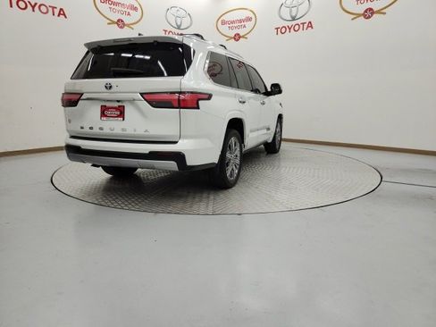 Used 2024 Toyota Sequoia Capstone image 8