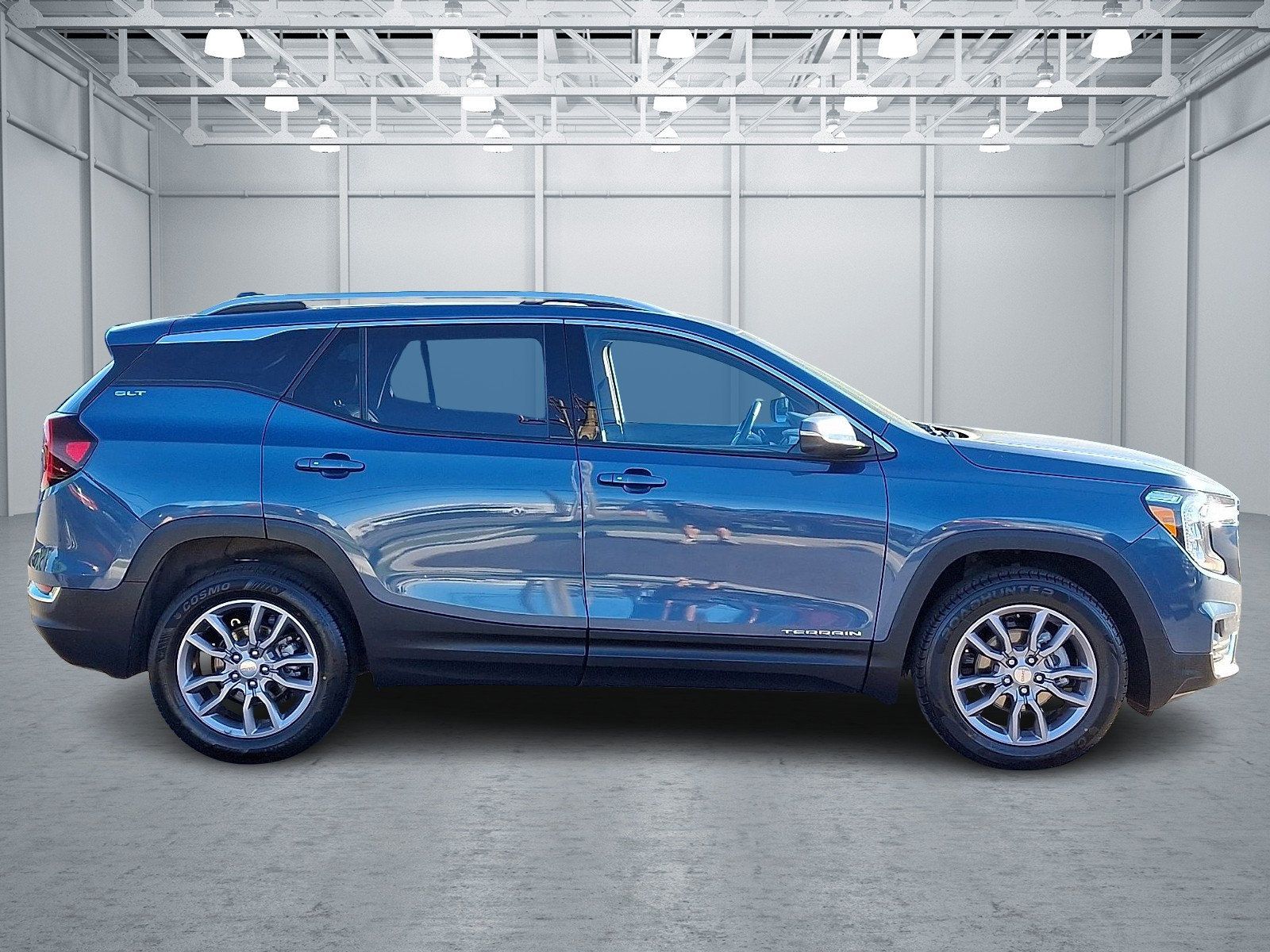 Used 2024 GMC Terrain SLT AWD/4WD image 7
