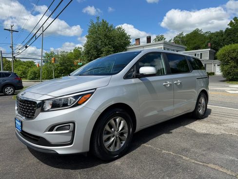 Used 2020 Kia Sedona LX FWD image 3