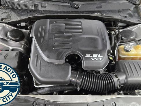 Used 2018 Dodge Charger SXT RWD image 8