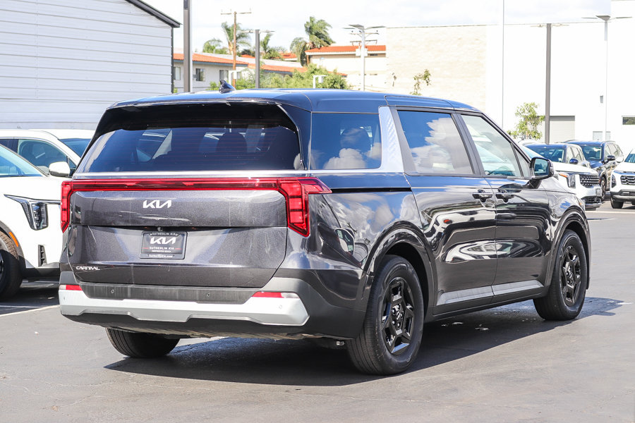 Certified 2026 Kia Carnival FWD image 4