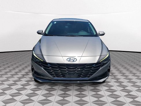 Used 2022 Hyundai Elantra Limited w/ Cargo Package FWD image 2