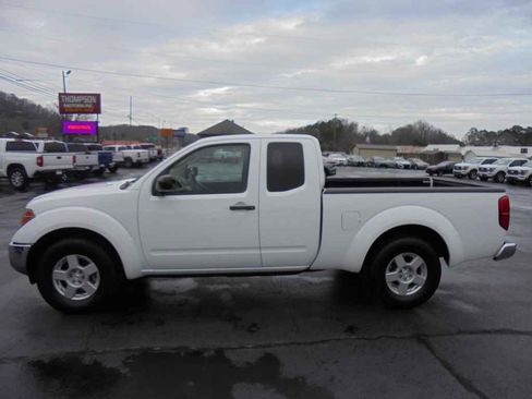 Used 2005 Nissan Frontier SE image 1