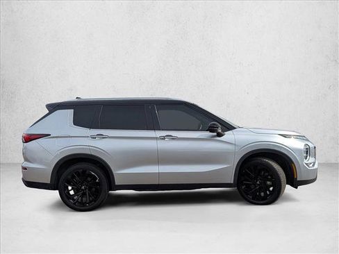 Used 2023 Mitsubishi Outlander SEL image 4