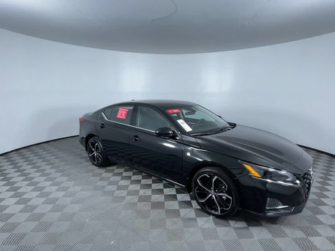 Used 2025 Nissan Altima 2.5 SR AWD/4WD image 2