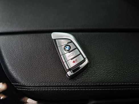 Used 2019 BMW 530e w/ Premium Package image 23