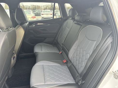 Certified 2025 Volkswagen Tiguan SEL R-Line image 26