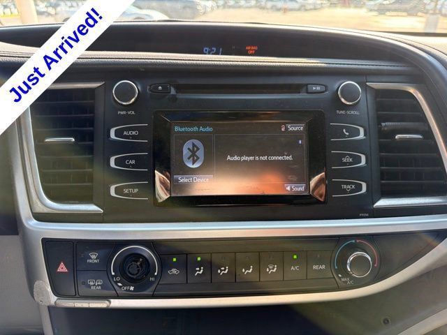 Used 2018 Toyota Highlander LE FWD image 30